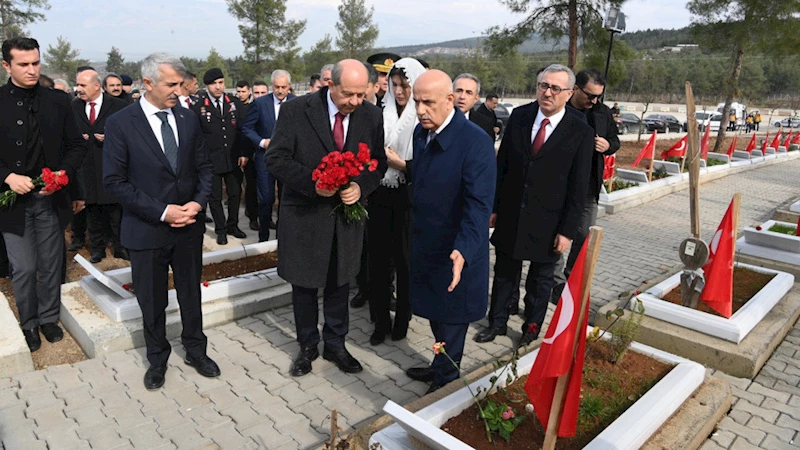 Başkan Güngör, KKTC Cumhurbaşkanı Tatar ile Kapıçam Mezarlığı’nı Ziyaret Etti