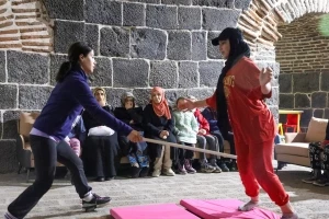 Tarihi surlarda kadınlara savunma eğitimi