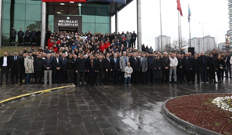 TEKRAR ADAY OLAN BAŞKAN PALANCIOĞLU’NA, PERSONELİNDEN TEBRİK