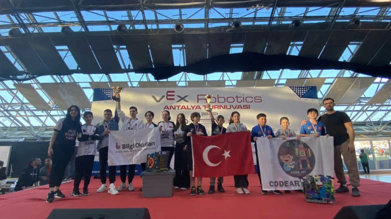 VEX Robotics Antalya Turnuvası düzenlendi