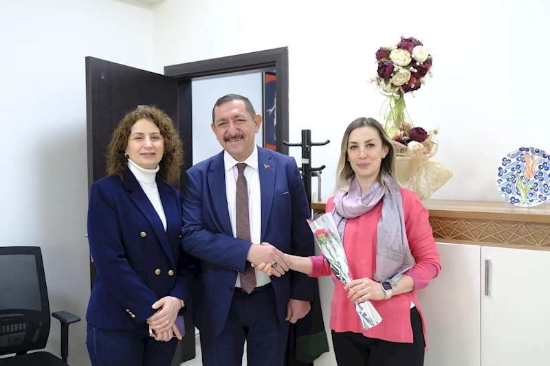 Başkan Vidinlioğlu ve Eşi İlknur Vidinlioğlu’ndan  8 Mart Kutlaması