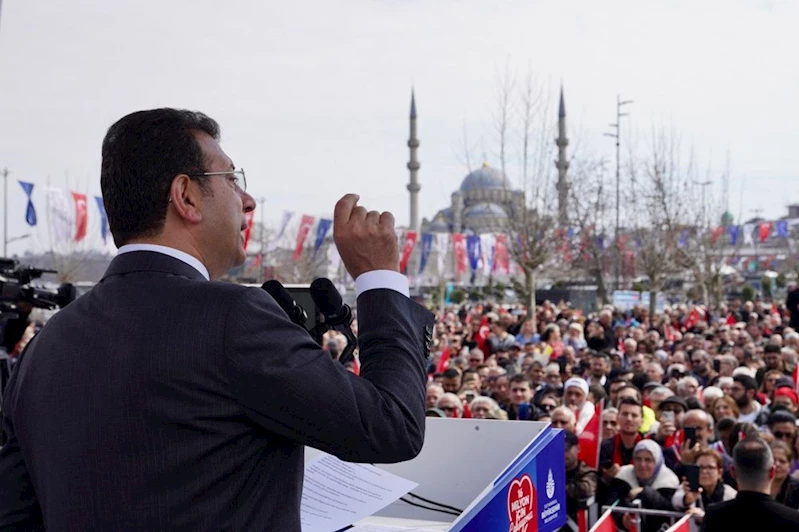 İSTANBUL, EMİNÖNÜ MEYDANI’NA KAVUŞTU