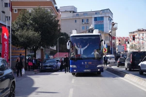 BAŞKAN YILDIRIM SEÇİM OTOBÜSÜYLE MAHALLELERİ DOLAŞTI