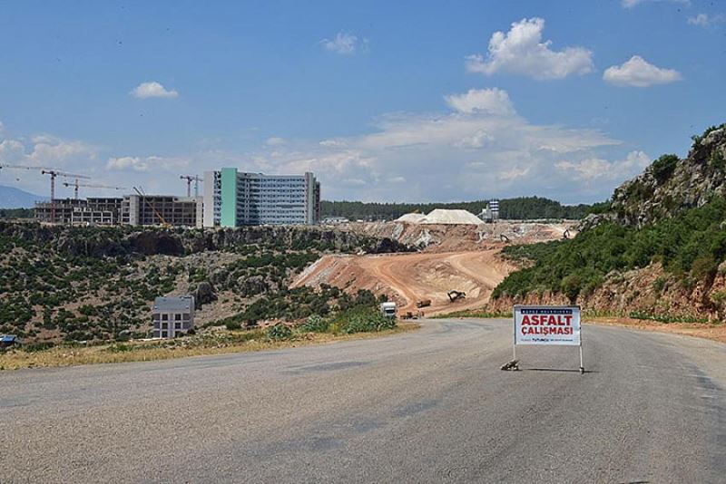 Antalya Şehir Hastanesi’ne konforlu yollar 